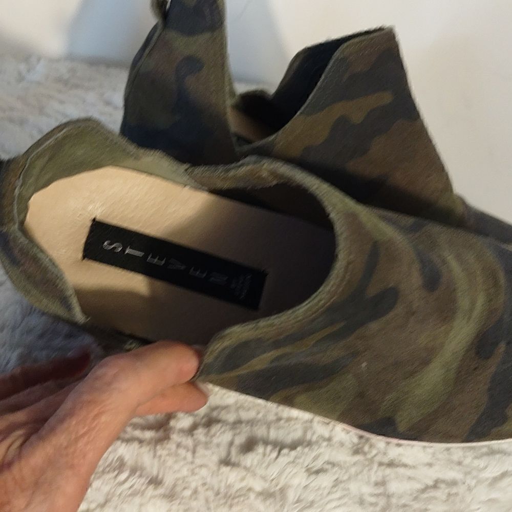 Steven by Steve Madden Camo Woman's Sneakers - Picture 4 of 6